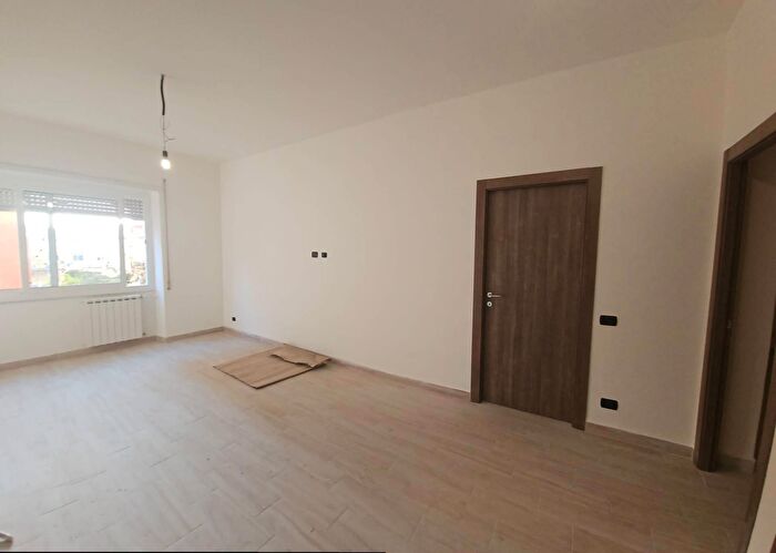 Appartamento trilocale in vendita in Gran Bretagna, Pomezia