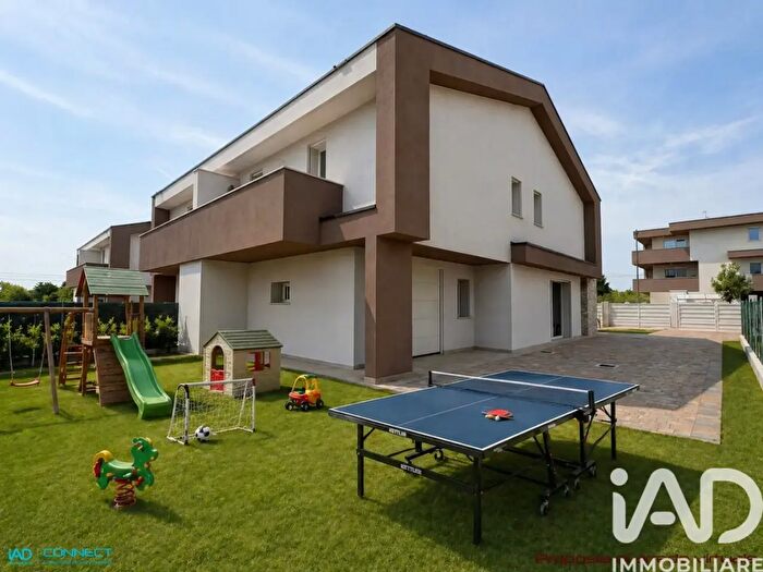Casa con 6 locali in vendita in Via Puccini, Albignasego