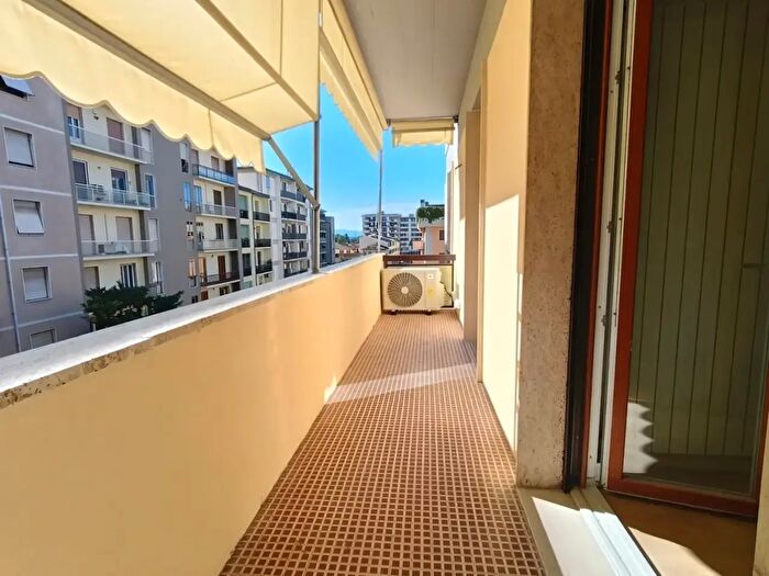 Appartamento trilocale in vendita in Via Arcangelo Corelli, Firenze