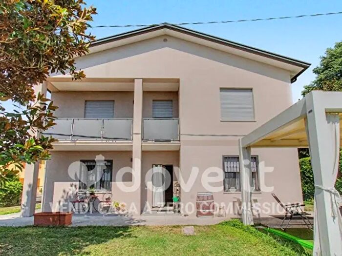 Casa con 6 locali in vendita in Via Mestrina, Mestrino