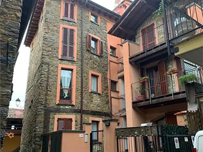 Appartamento bilocale in vendita in Vicolo Aosta, Colle Brianza