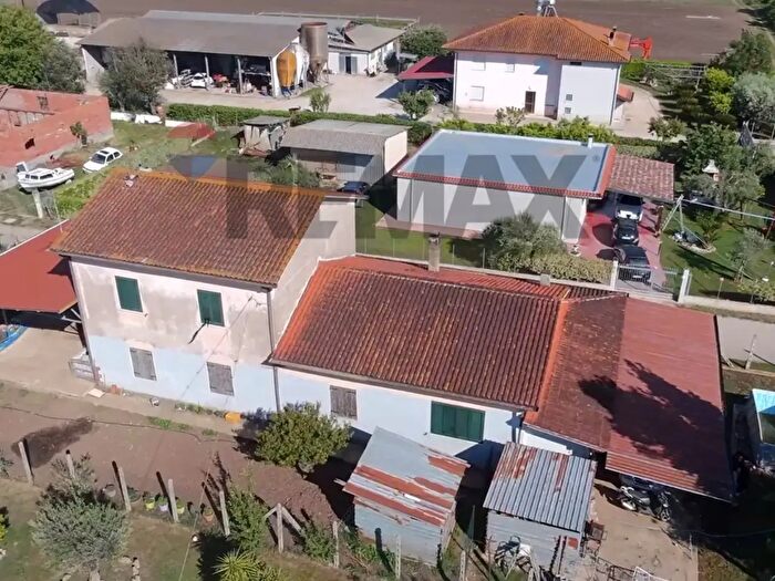 Casa con 7 locali in vendita in Giuseppe Ungaretti, Pontinia