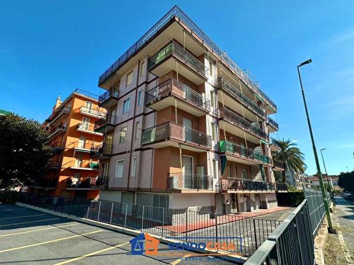 Appartamento bilocale in vendita in Via Edmondo De Amicis, Borghetto Santo Spirito