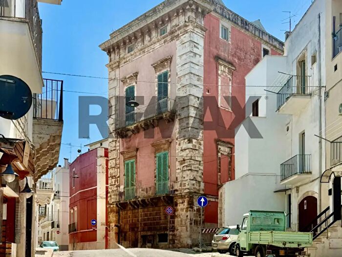 Appartamento con 11 locali in vendita in Via Giacomo Tauro, Castellana Grotte