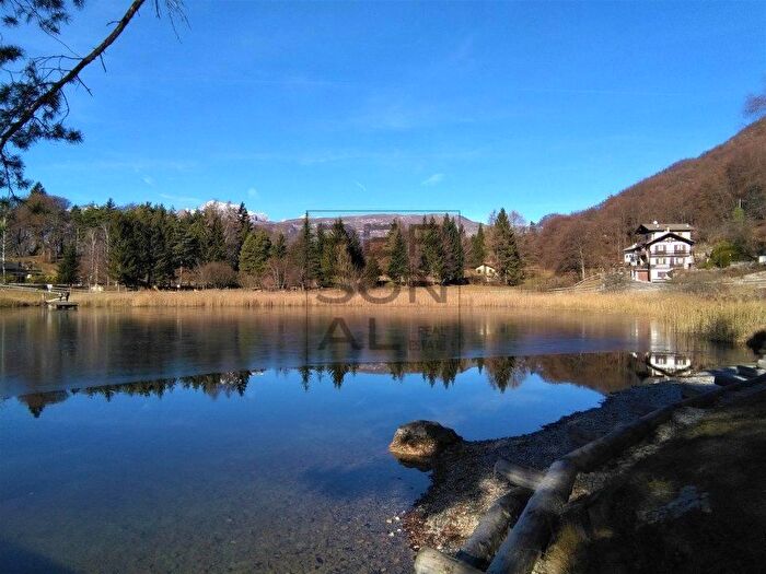 Casa con 10 locali in vendita in Madruzzo