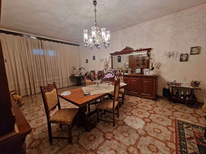 Casa con 11 locali in vendita in Contrada Pispisia, Marsala