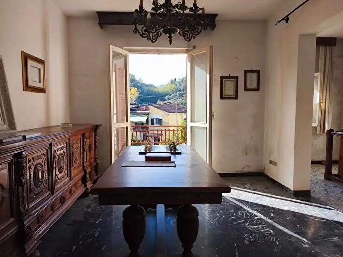 Casa con 5 locali in vendita in Carrara
