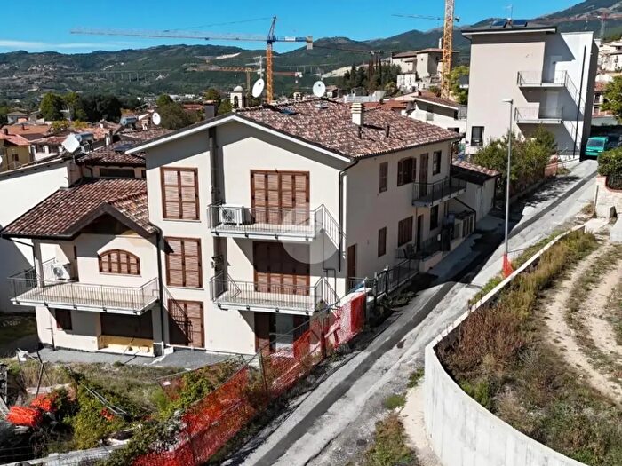 Appartamento trilocale in vendita in Via delle Vigne, L'Aquila