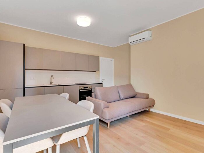 Appartamento trilocale in affitto in Via Angelo Carlo Fumagalli, Navigli Darsena, Milano