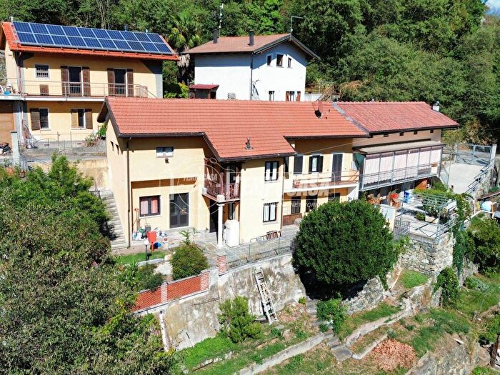 Casa quadrilocale in vendita in Via Generale Armando Pezzana, Condove