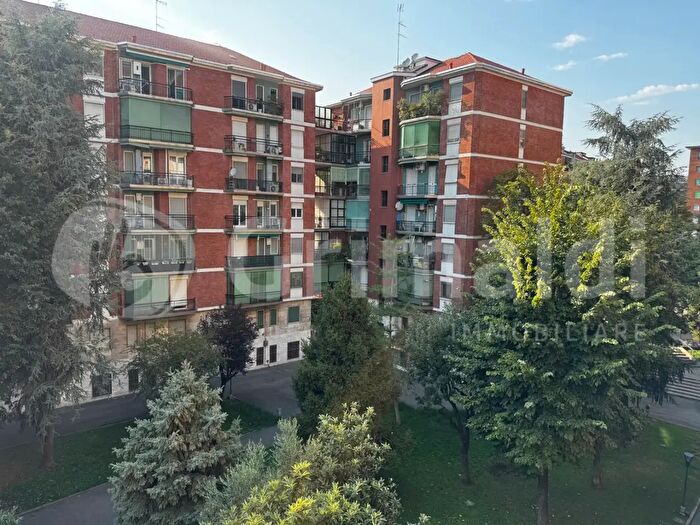 Appartamento bilocale in vendita in Largo Promessi Sposi, Milano