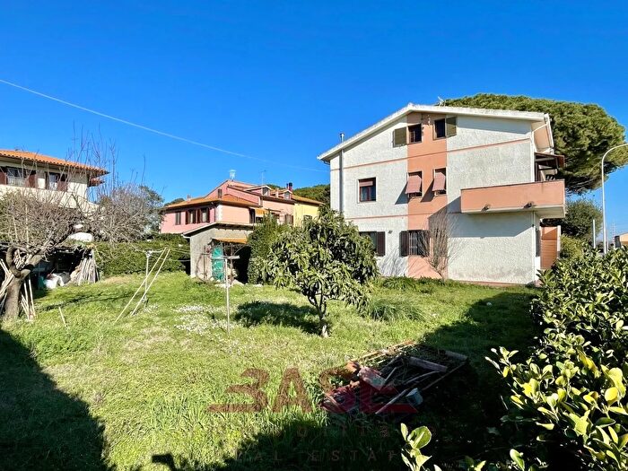 Casa con 13 locali in vendita in Via per Rosignano, Rosignano Marittimo