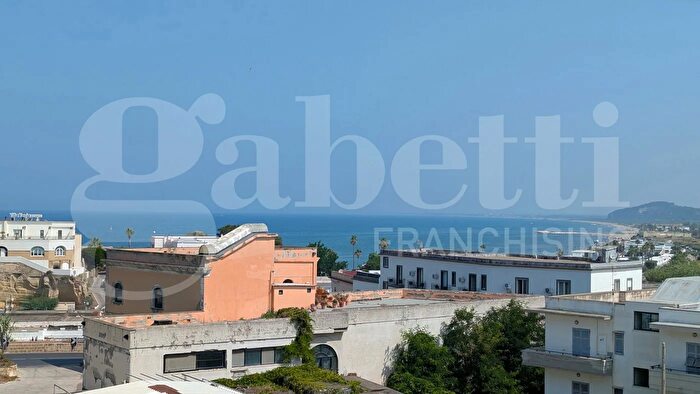 Appartamento trilocale in vendita in Via Torregaveta, Monte Di Procida