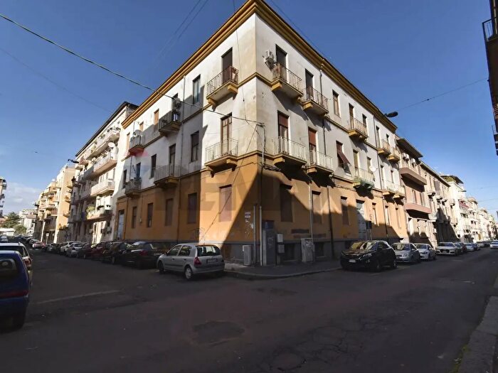 Appartamento con 5 locali in vendita in Via Ughetti, Catania