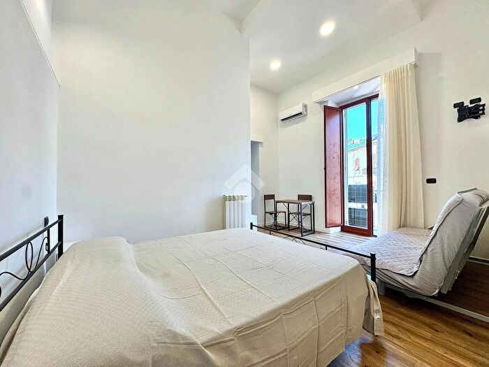 Appartamento trilocale in vendita in PZa Giuseppe Garibaldi, Napoli