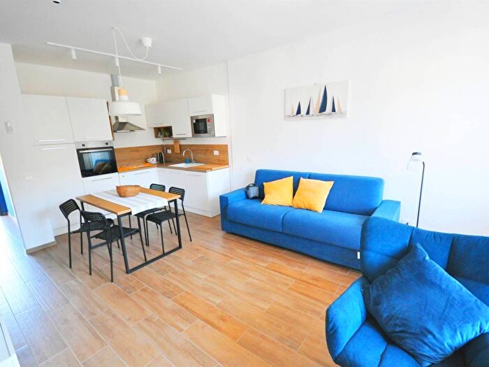 Appartamento trilocale in affitto in Centro, Ameglia