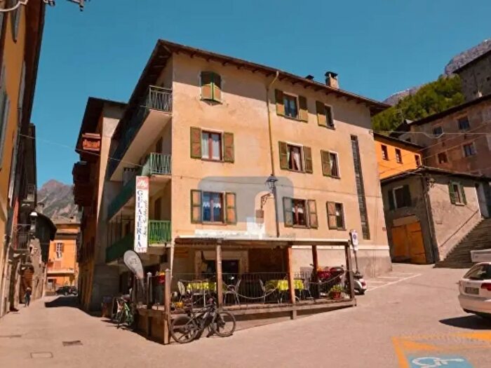 Appartamento trilocale in vendita in Via della Vittoria, Bormio
