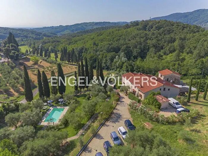 Casa con 6 locali in vendita in Via di Groppoli, Pistoia