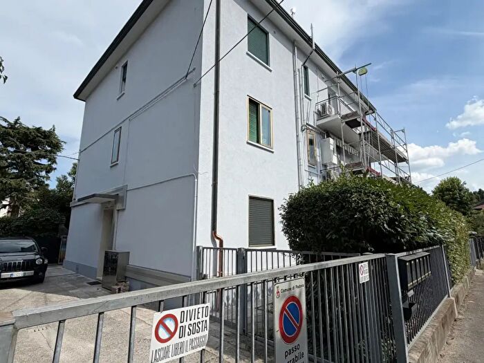 Appartamento quadrilocale in vendita in Padova Via Cirenaica, Padova