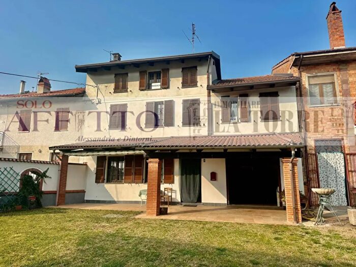 Casa con 9 locali in vendita in Regione Valdrosso, Quattordio