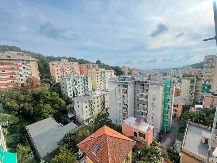 Appartamento trilocale in vendita in Via Pasquale Berghini, Genova