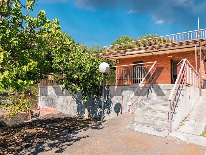Casa bilocale in vendita in Zafferana Etnea