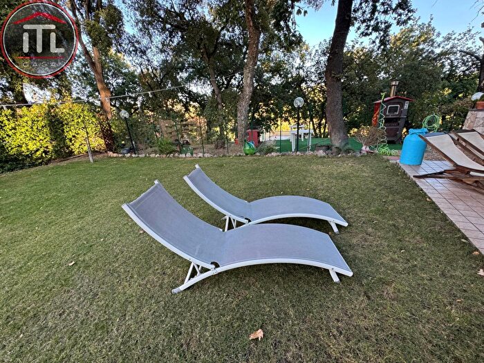 Casa quadrilocale in vendita in Via Mezzoldo, Roma