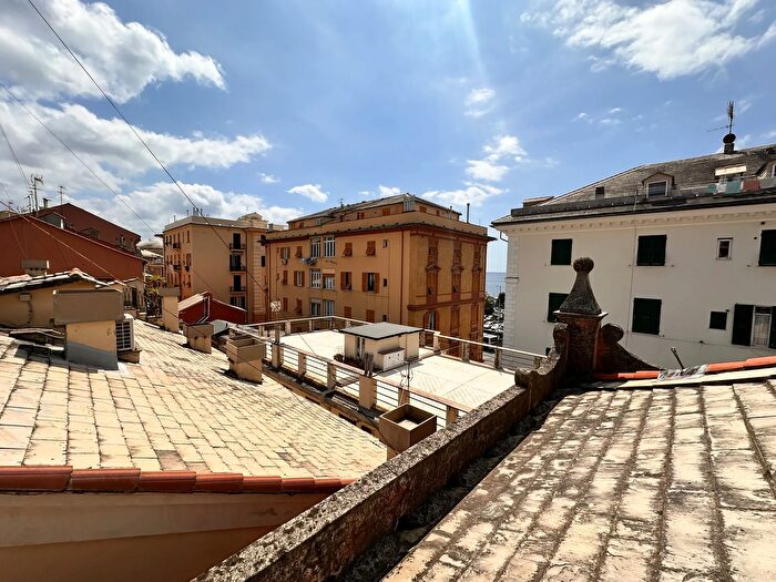 Appartamento trilocale in vendita in Genova