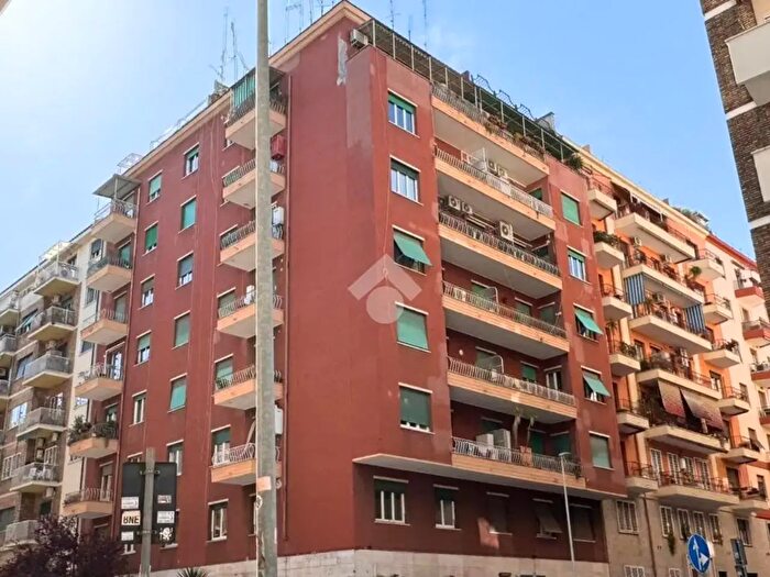 Appartamento trilocale in vendita in Via Ruggero Fiore, Roma