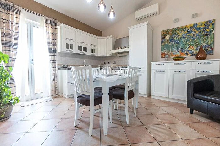 Appartamento trilocale in vendita in Via S Pier Niceto, Roma