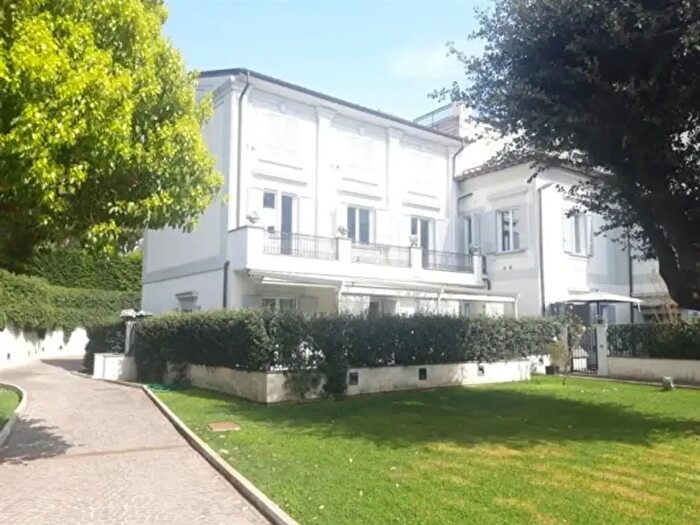 Appartamento trilocale in vendita in Via della Camilluccia, Roma