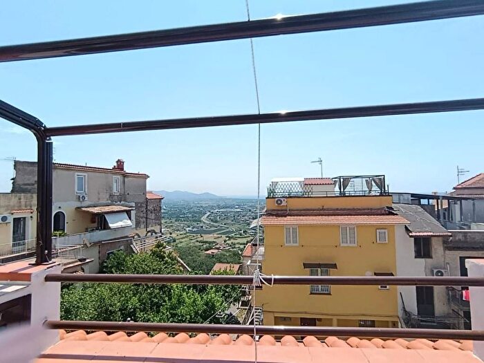 Appartamento con 6 locali in affitto in Vico Vescia, Centro, Minturno