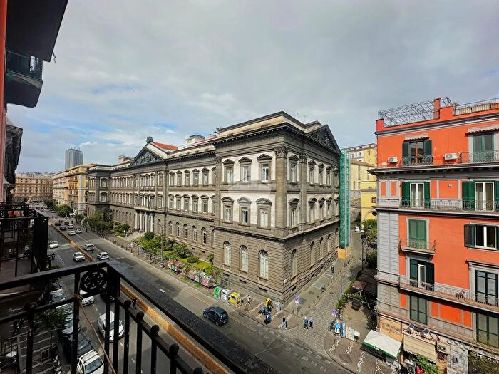 Appartamento con 5 locali in vendita in Via Giuseppe Marotta, Napoli