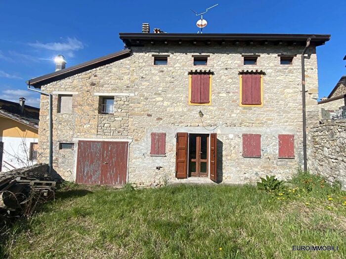 Casa con 5 locali in vendita in Strada Cedogno, Neviano Degli Arduini