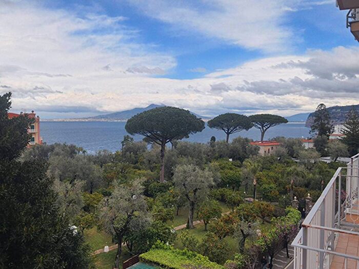 Appartamento quadrilocale in affitto in Via L Correale, Sorrento