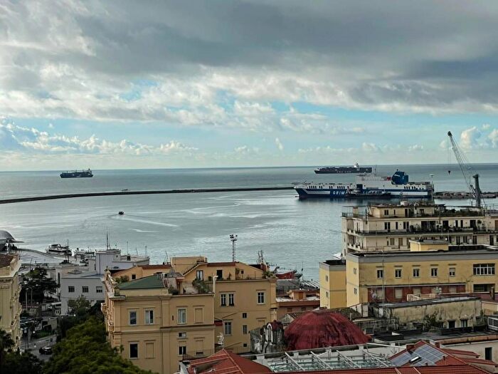 Appartamento quadrilocale in affitto in Via San Francesco di Paola, Centro Storico Teatro Verdi, Salerno