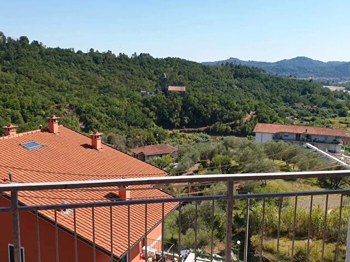 Appartamento trilocale in affitto in Podenzana