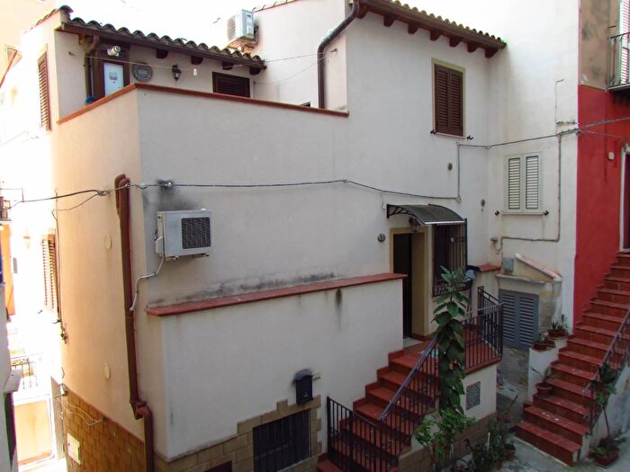 Appartamento quadrilocale in vendita in Vicolo Imbornone, Sciacca