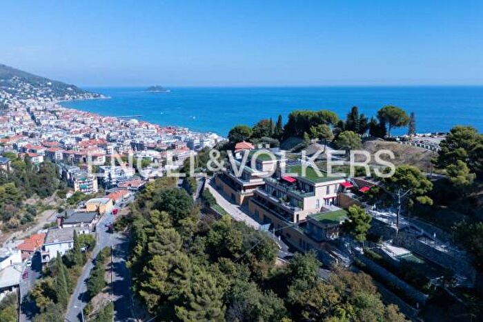 Appartamento trilocale in vendita in Via Vincenzo Nam, Alassio