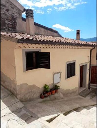 Appartamento con 5 locali in vendita in Via Colombo, Abriola