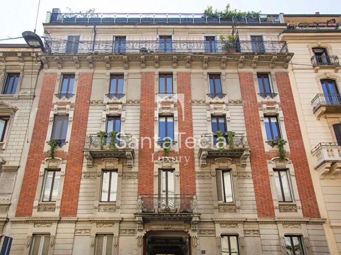 Appartamento con 5 locali in vendita in Via Giacomo Leopardi, Milano