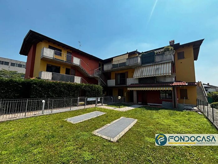 Appartamento trilocale in vendita in Via Don P Caldara, Carobbio Degli Angeli