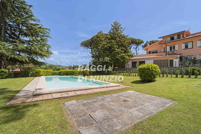 Appartamento con 7 locali in vendita in Via Vittorio Veneto, Grottaferrata