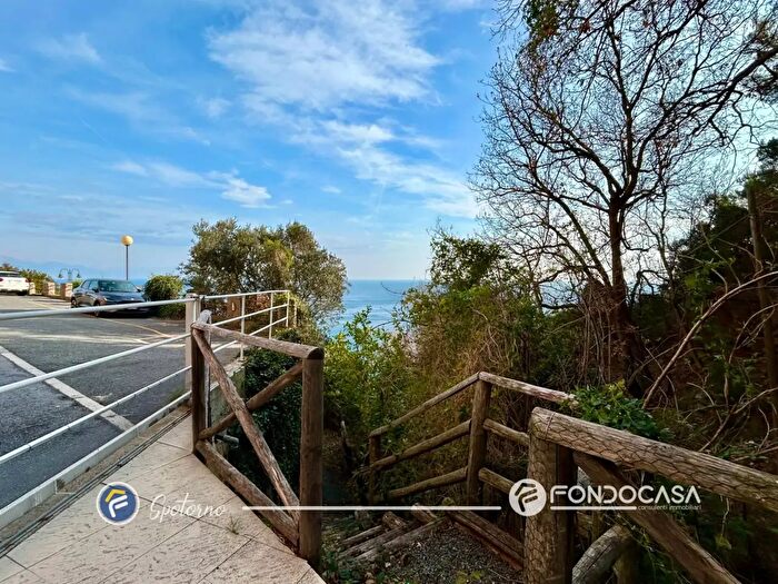 Appartamento trilocale in vendita in Via Mede, Bergeggi