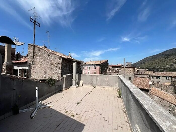 Appartamento trilocale in vendita in Vicolo Leoncini, Tivoli