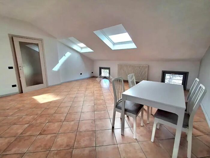 Appartamento quadrilocale in affitto in Strada della Cisa, Brescello