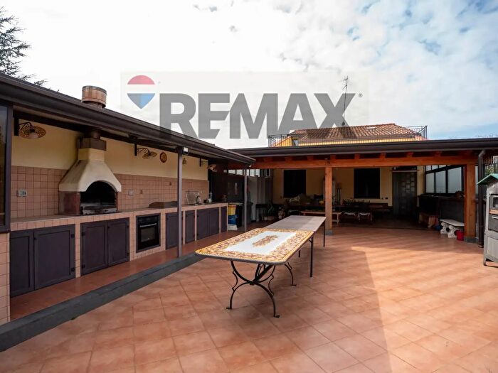 Casa con 7 locali in vendita in Via Camillo Barbagallo, Aci SantAntonio