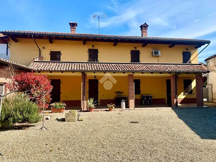Casa con 6 locali in vendita in Via Roma, Alluvioni Piovera