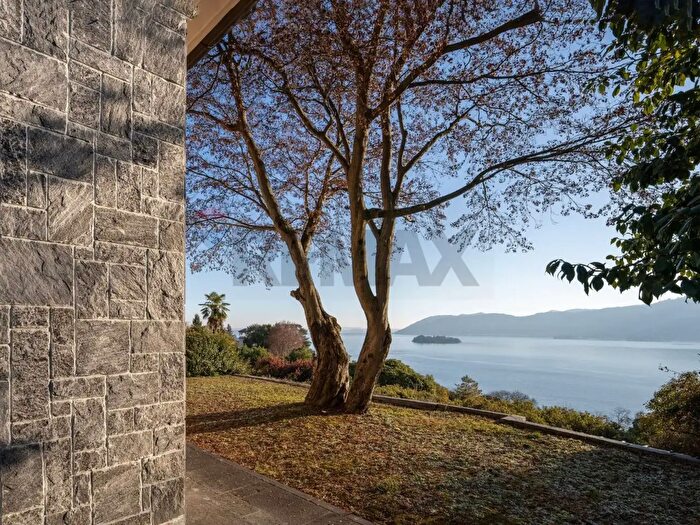 Casa con 10 locali in vendita in Via Venti Settembre, Verbania