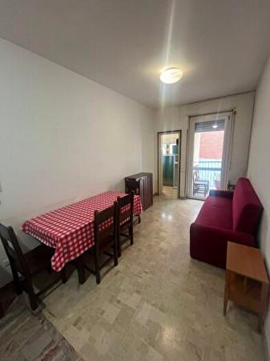 Appartamento trilocale in affitto in Viale Certosa, Milano